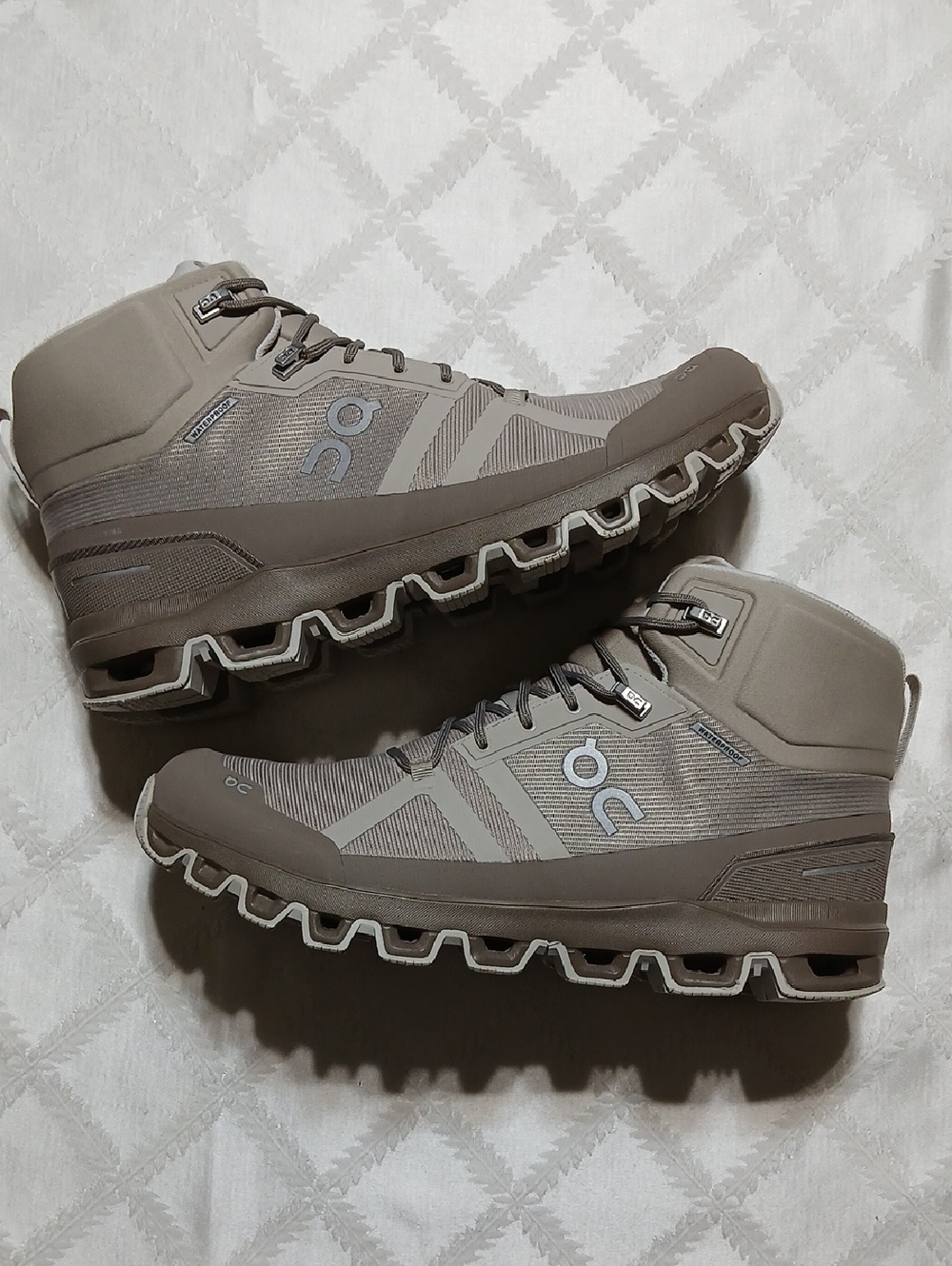 On Cloudrock Waterproof Hiking Boots Desert/Clay Size 11 Womans - Picture 2 of 11